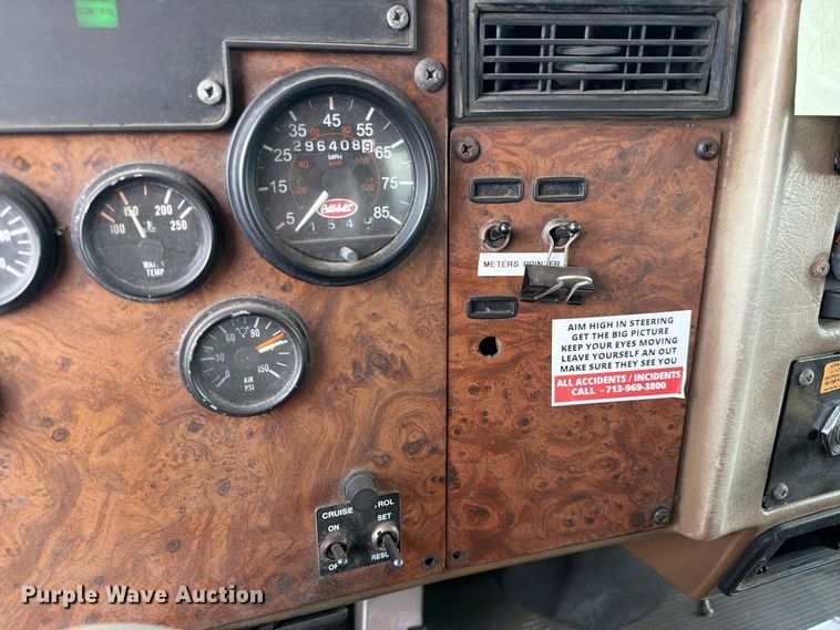 image for item EA7331 2003 Peterbilt 330 fuel truck