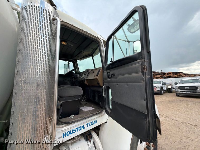 image for item EA7331 2003 Peterbilt 330 fuel truck