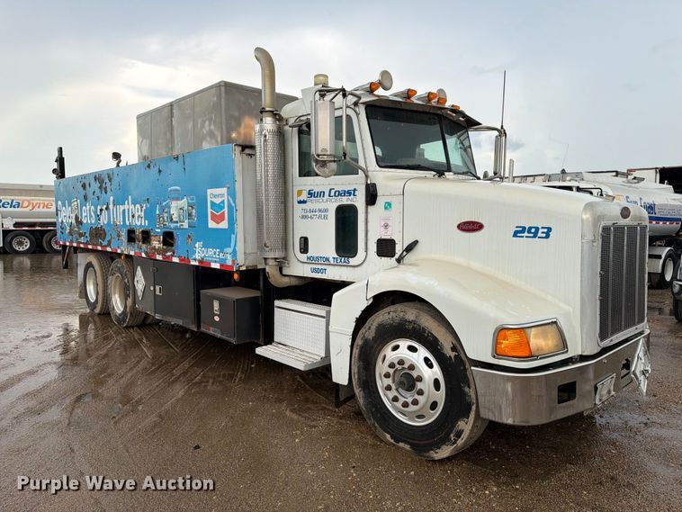 image for item EA7332 2007 Peterbilt 385 fuel / lube truck