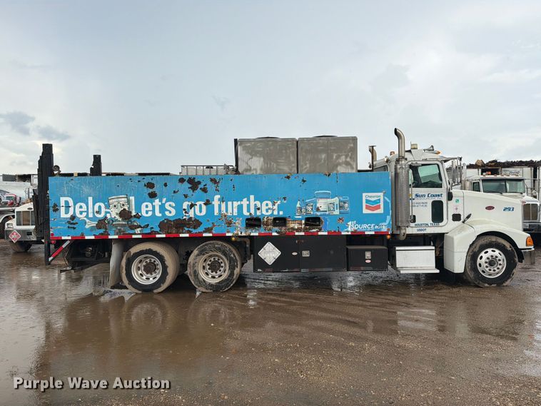 image for item EA7332 2007 Peterbilt 385 fuel / lube truck
