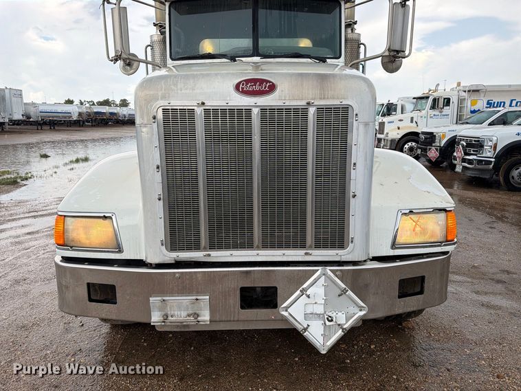 image for item EA7332 2007 Peterbilt 385 fuel / lube truck