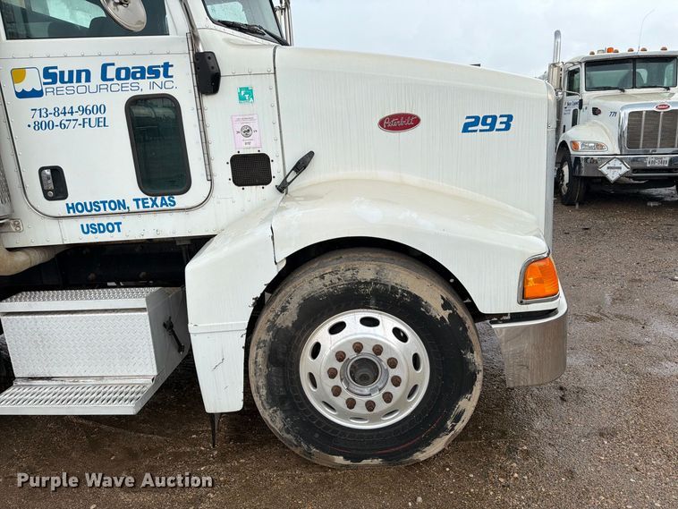 image for item EA7332 2007 Peterbilt 385 fuel / lube truck