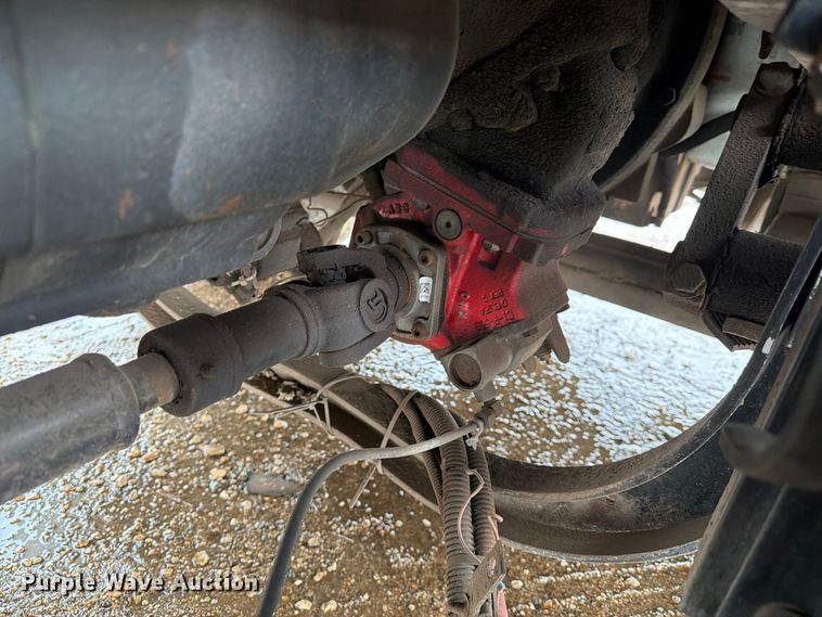 image for item EA7332 2007 Peterbilt 385 fuel / lube truck
