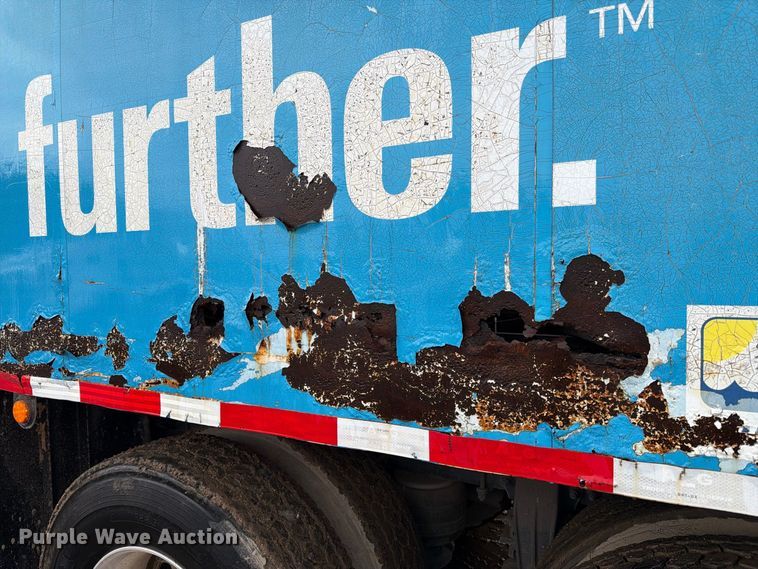 image for item EA7332 2007 Peterbilt 385 fuel / lube truck
