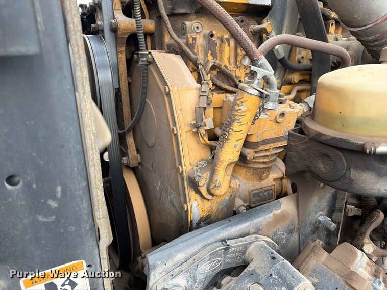 image for item EA7332 2007 Peterbilt 385 fuel / lube truck