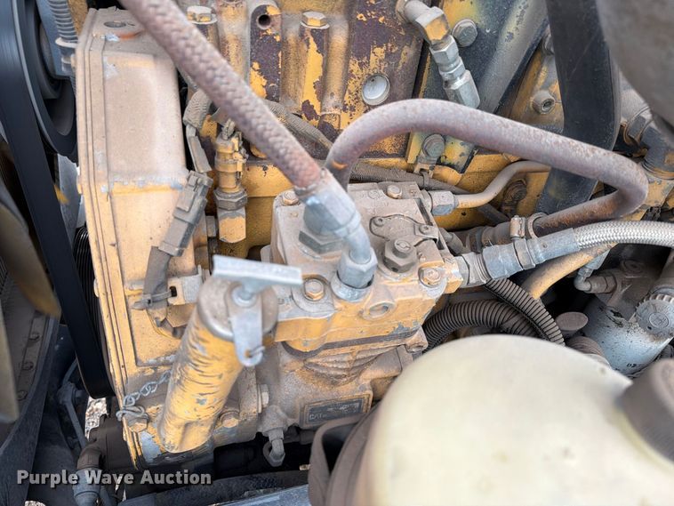 image for item EA7332 2007 Peterbilt 385 fuel / lube truck