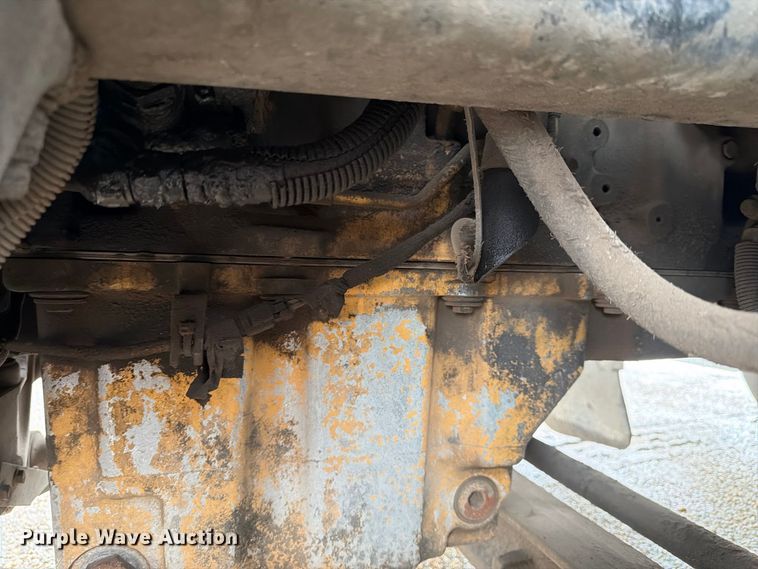 image for item EA7332 2007 Peterbilt 385 fuel / lube truck