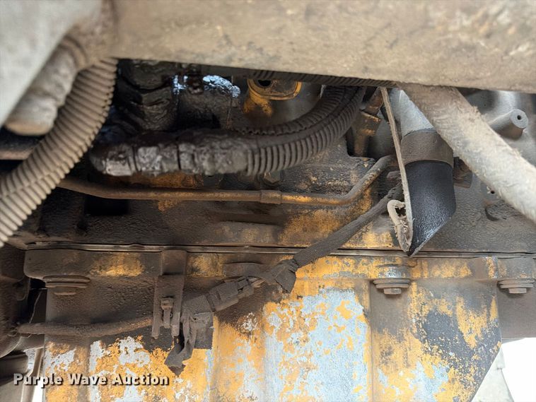 image for item EA7332 2007 Peterbilt 385 fuel / lube truck