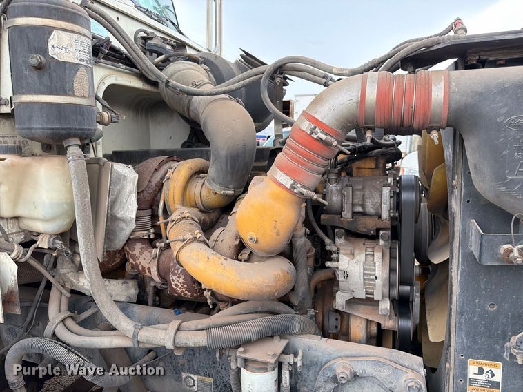 image for item EA7332 2007 Peterbilt 385 fuel / lube truck