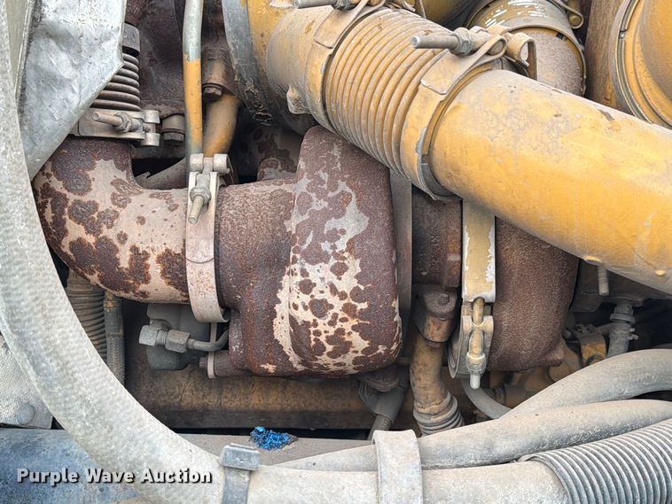 image for item EA7332 2007 Peterbilt 385 fuel / lube truck