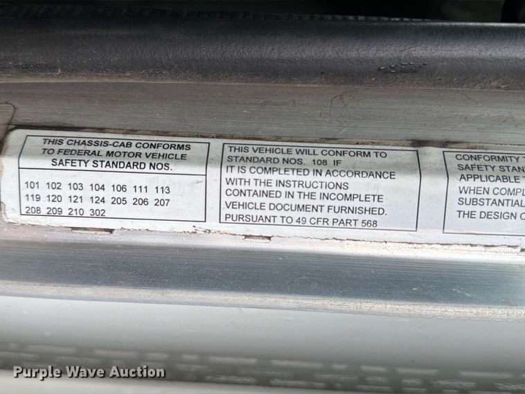 image for item EA7332 2007 Peterbilt 385 fuel / lube truck