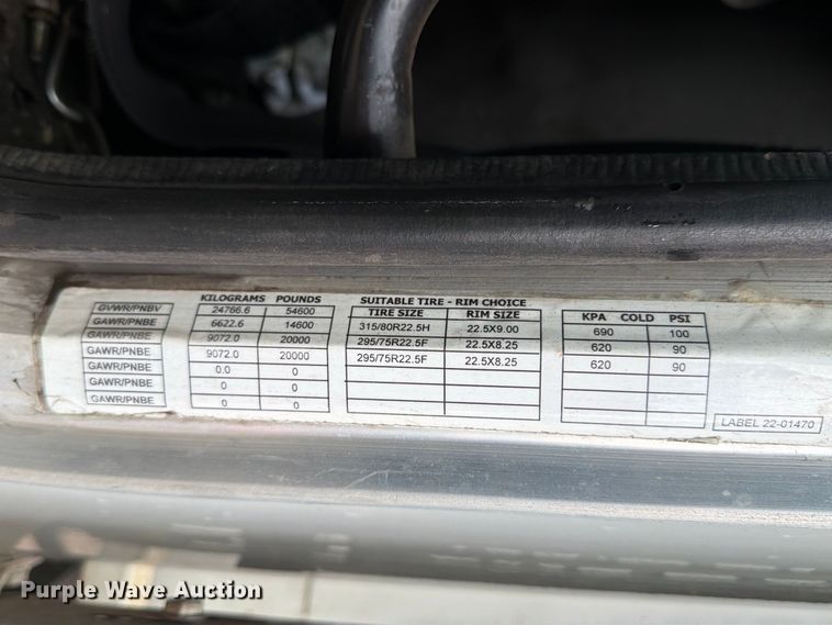image for item EA7332 2007 Peterbilt 385 fuel / lube truck