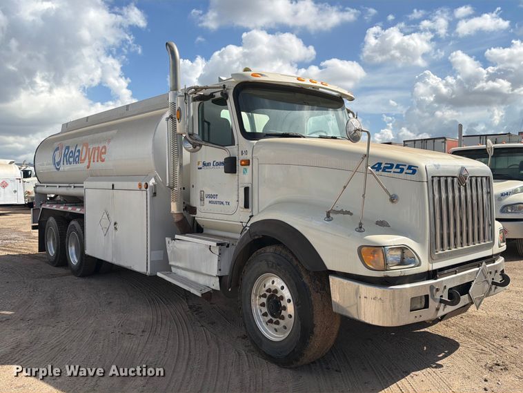 image for item EA7333 2015 International DF677 Fuel Truck