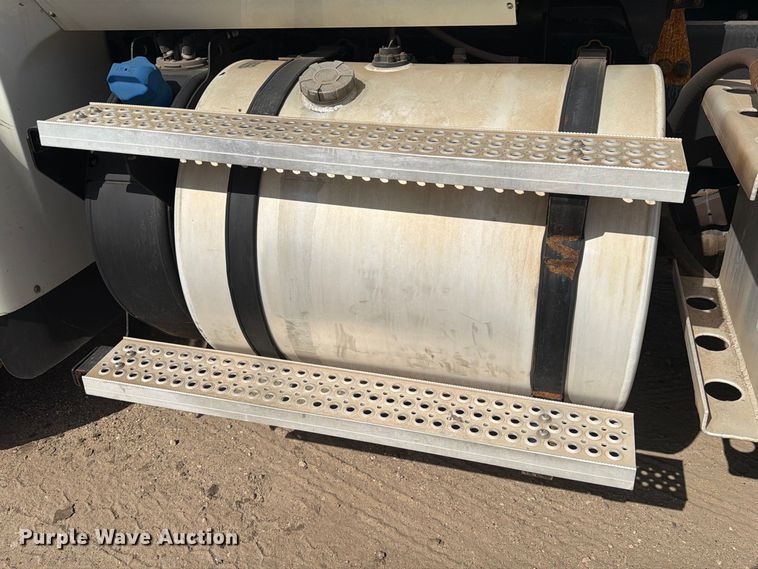 image for item EA7333 2015 International DF677 Fuel Truck