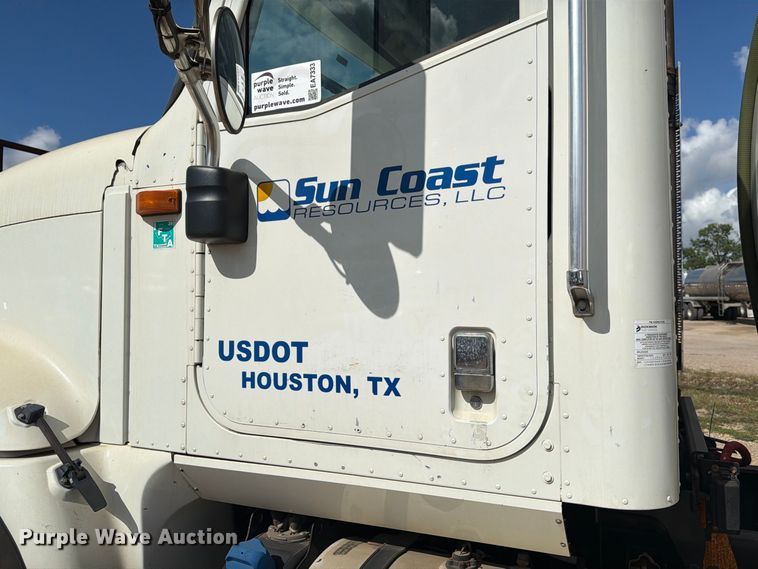 image for item EA7333 2015 International DF677 Fuel Truck