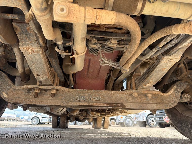image for item EA7333 2015 International DF677 Fuel Truck