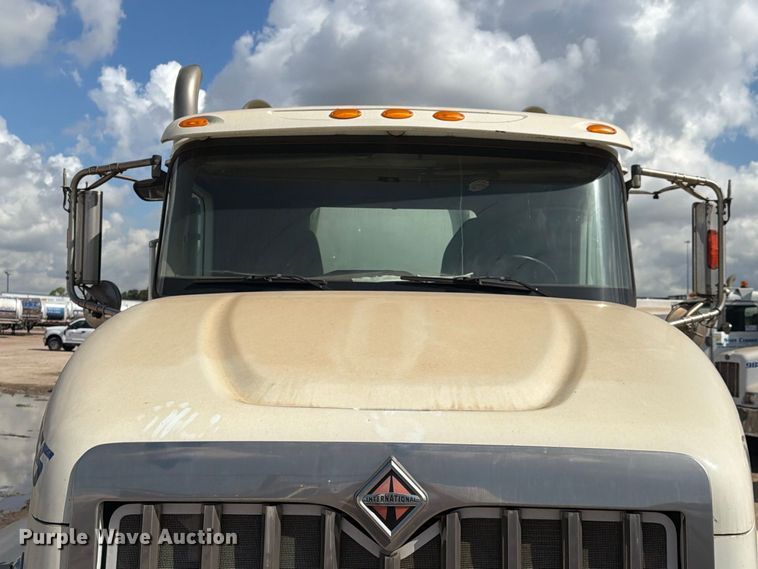image for item EA7333 2015 International DF677 Fuel Truck