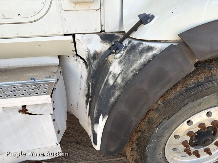 image for item EA7333 2015 International DF677 Fuel Truck