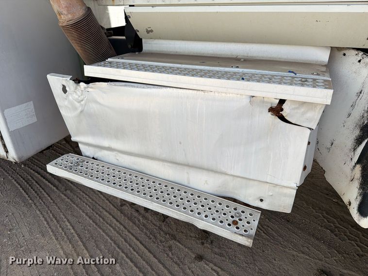 image for item EA7333 2015 International DF677 Fuel Truck