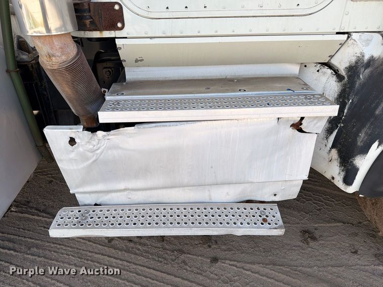image for item EA7333 2015 International DF677 Fuel Truck