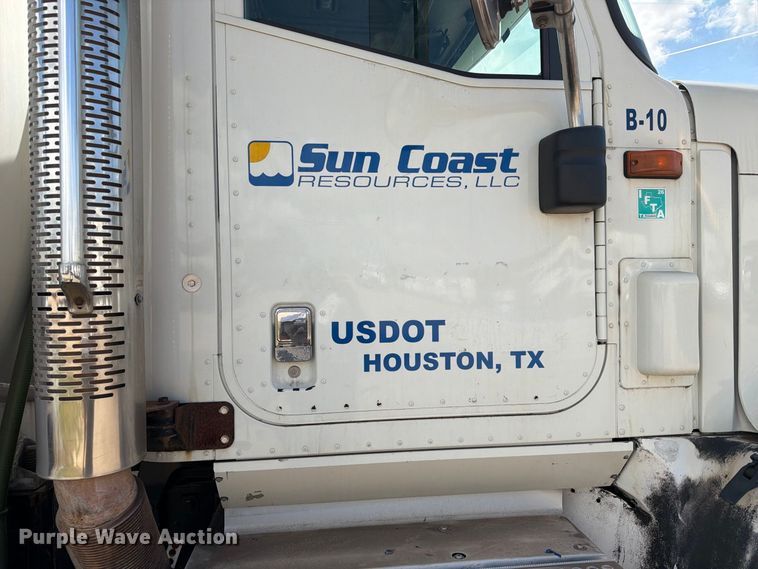 image for item EA7333 2015 International DF677 Fuel Truck