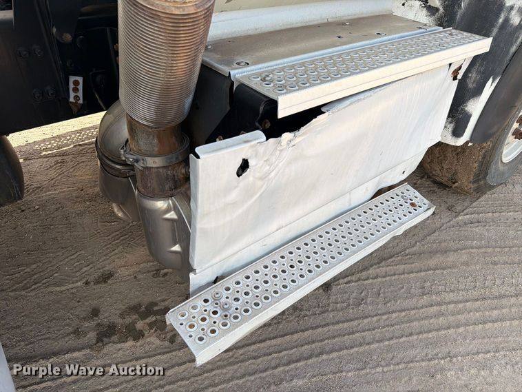 image for item EA7333 2015 International DF677 Fuel Truck