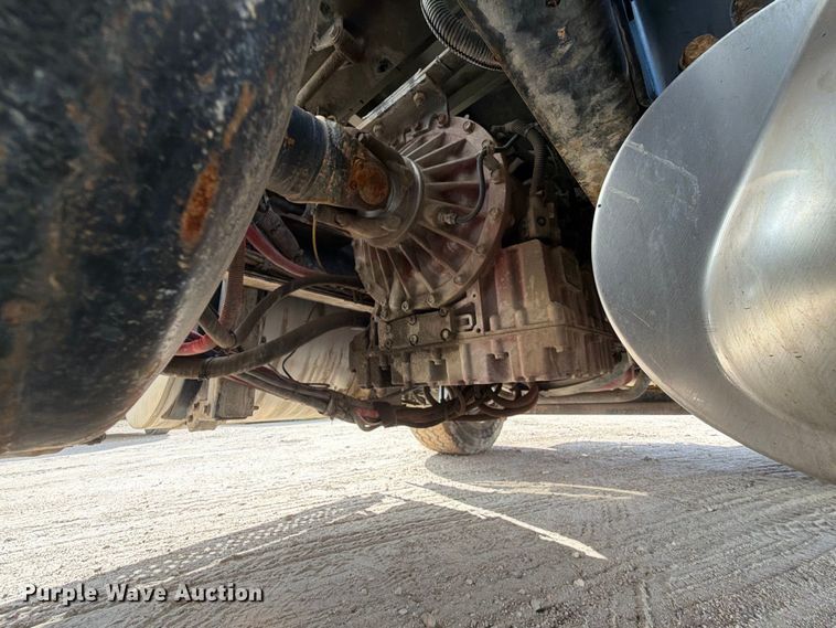 image for item EA7333 2015 International DF677 Fuel Truck