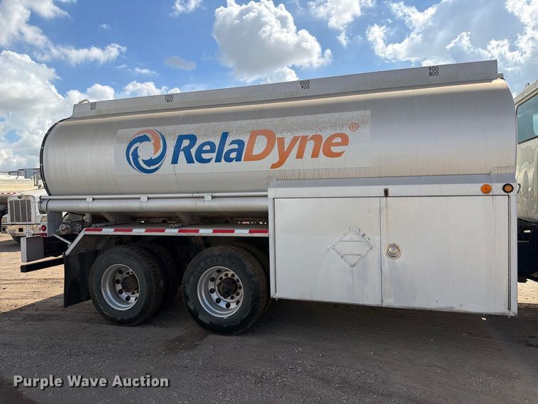 image for item EA7333 2015 International DF677 Fuel Truck