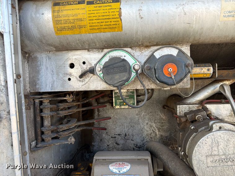 image for item EA7333 2015 International DF677 Fuel Truck