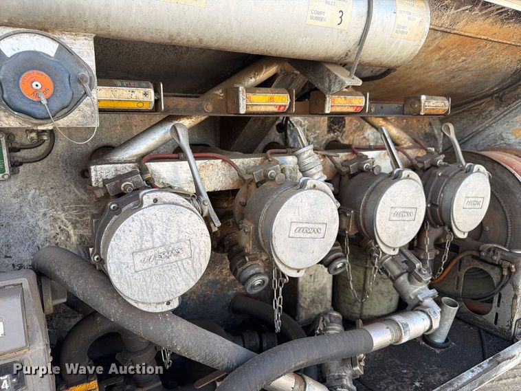 image for item EA7333 2015 International DF677 Fuel Truck