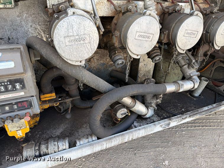 image for item EA7333 2015 International DF677 Fuel Truck