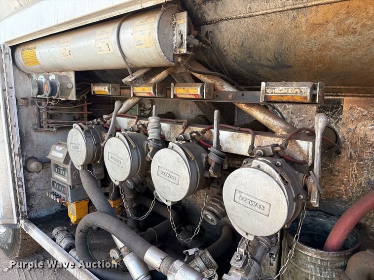 image for item EA7333 2015 International DF677 Fuel Truck