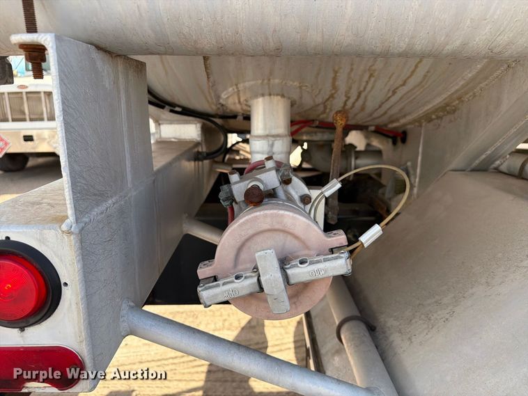 image for item EA7333 2015 International DF677 Fuel Truck