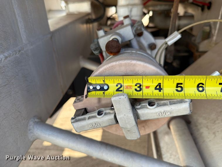 image for item EA7333 2015 International DF677 Fuel Truck
