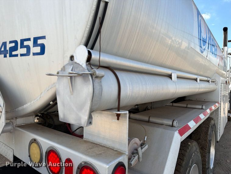 image for item EA7333 2015 International DF677 Fuel Truck