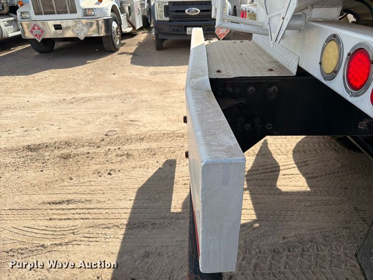 image for item EA7333 2015 International DF677 Fuel Truck