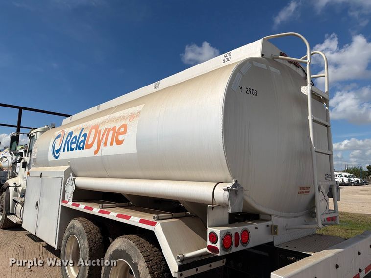 image for item EA7333 2015 International DF677 Fuel Truck