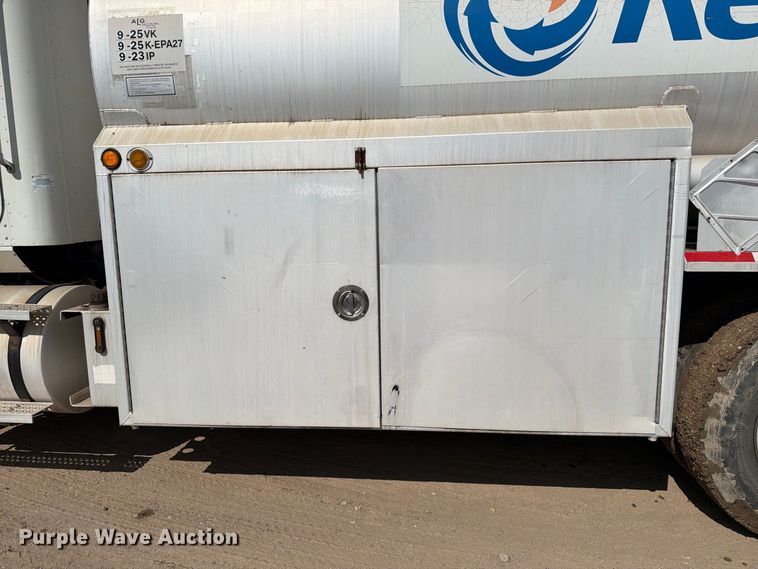 image for item EA7333 2015 International DF677 Fuel Truck