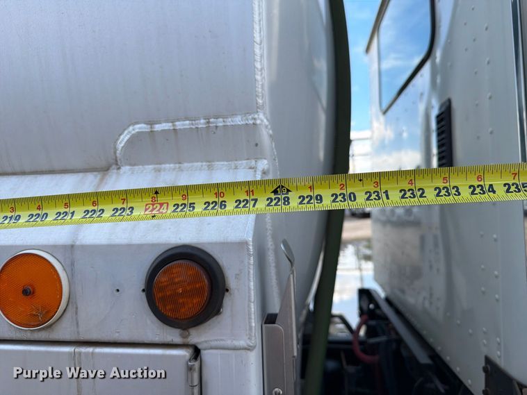 image for item EA7333 2015 International DF677 Fuel Truck