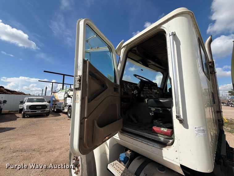 image for item EA7333 2015 International DF677 Fuel Truck