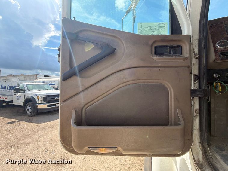 image for item EA7333 2015 International DF677 Fuel Truck