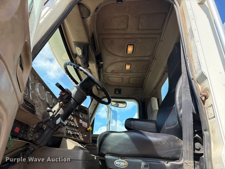 image for item EA7333 2015 International DF677 Fuel Truck