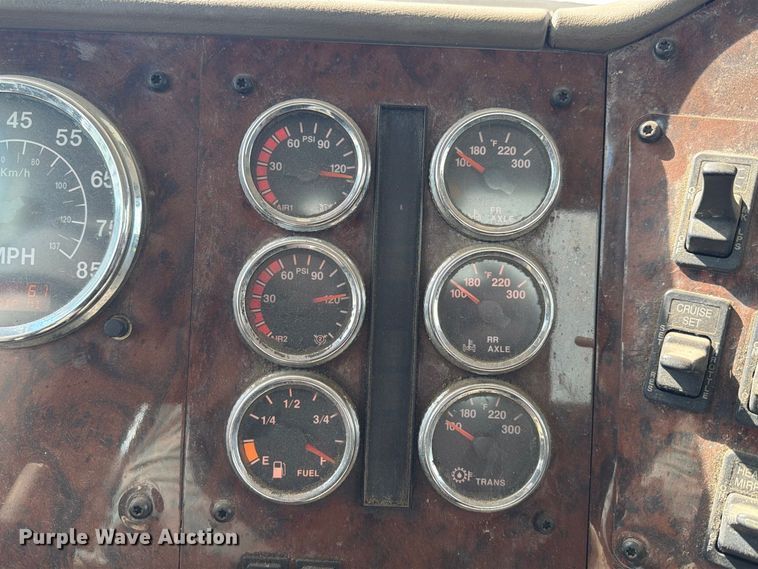 image for item EA7333 2015 International DF677 Fuel Truck