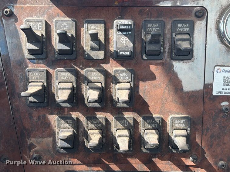 image for item EA7333 2015 International DF677 Fuel Truck