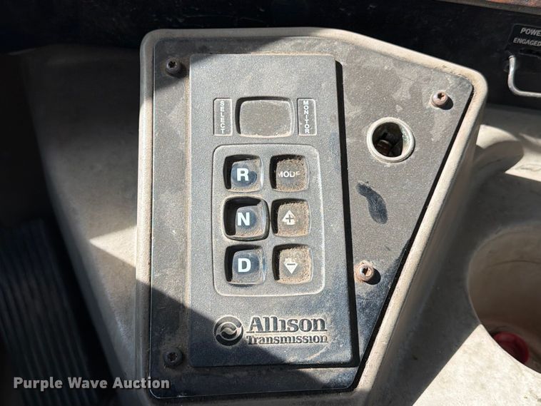 image for item EA7333 2015 International DF677 Fuel Truck