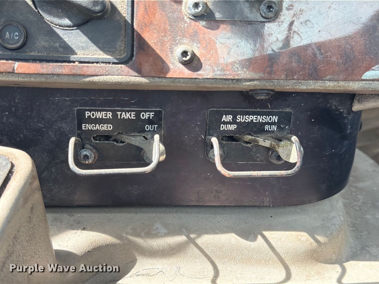 image for item EA7333 2015 International DF677 Fuel Truck