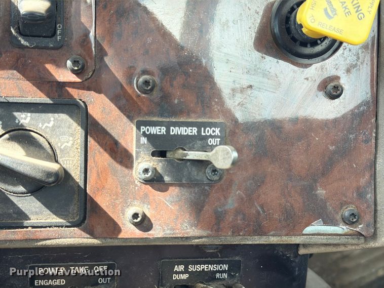 image for item EA7333 2015 International DF677 Fuel Truck