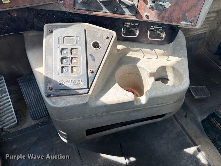 image for item EA7333 2015 International DF677 Fuel Truck