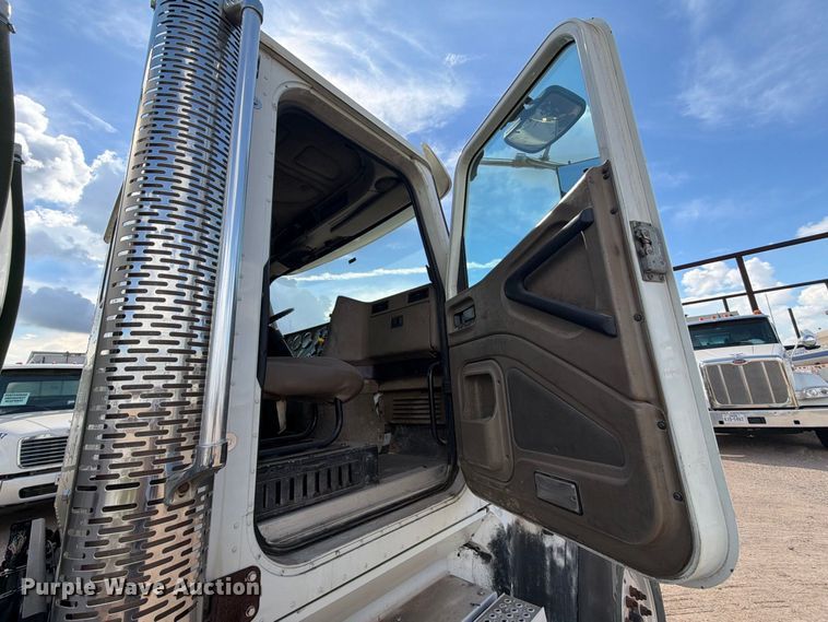 image for item EA7333 2015 International DF677 Fuel Truck