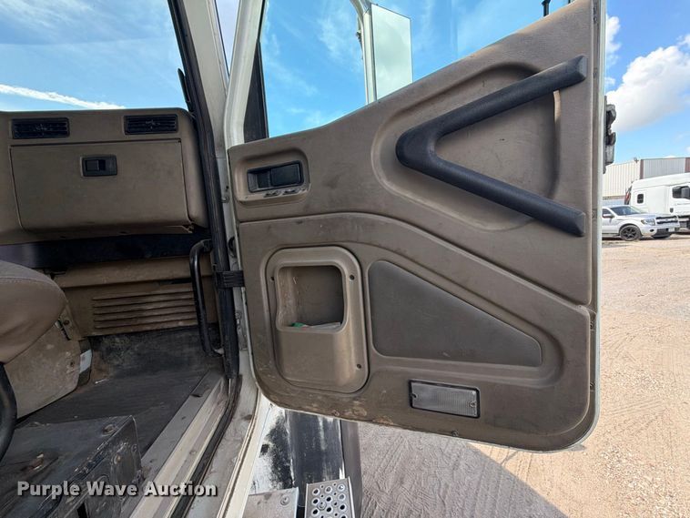 image for item EA7333 2015 International DF677 Fuel Truck